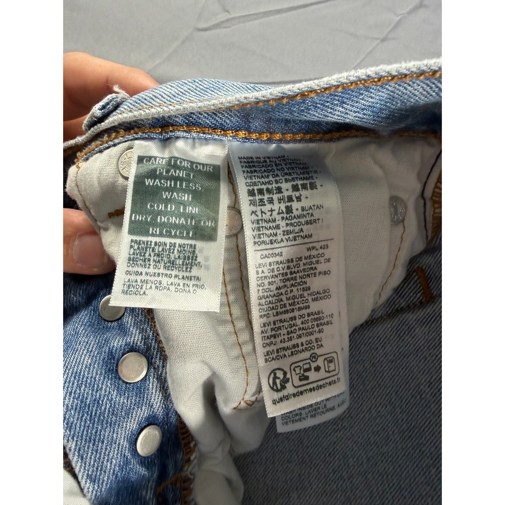 Levis 501 Womens Jeans W24 L30 Lt Wash Distressed Ripped Button Fly 100% Cotton - Picture 3 of 10